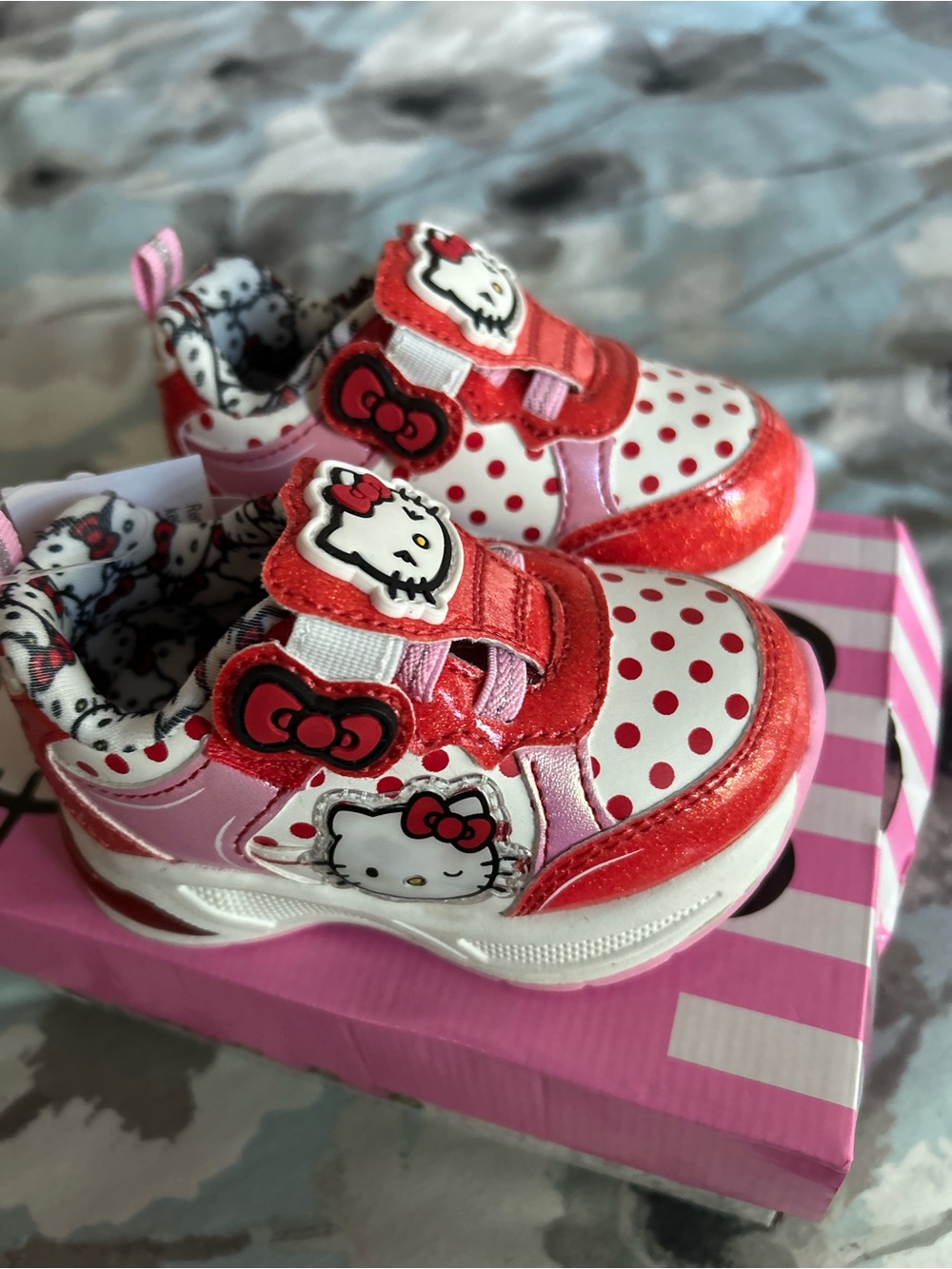 Kohl's Hello Kitty kitty toddler court sneaker size 6T